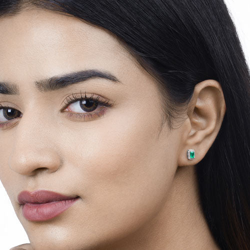 Pendientes de Esmeralda Zambiana y Diamante de 0.91 Quilates en Oro Blanco de 14K