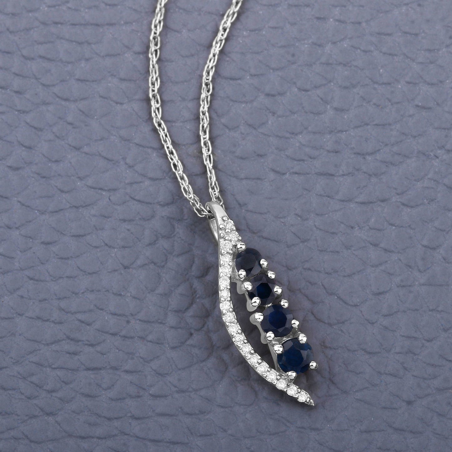 Pendentif en or blanc 14K avec saphir bleu et diamant de 0,40 carat
