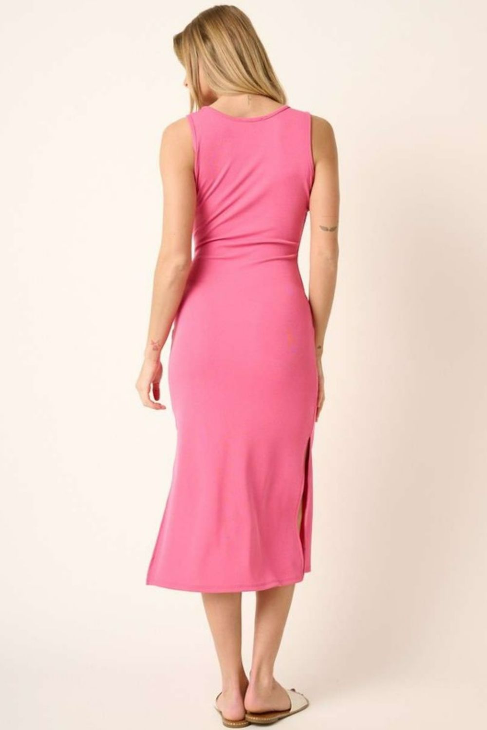 Robe midi à bretelles larges avec fente latérale