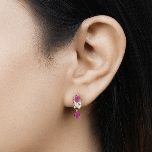 Pendientes de Rubí y Diamante Blanco de 1.12 Quilates en Oro Amarillo de 14K
