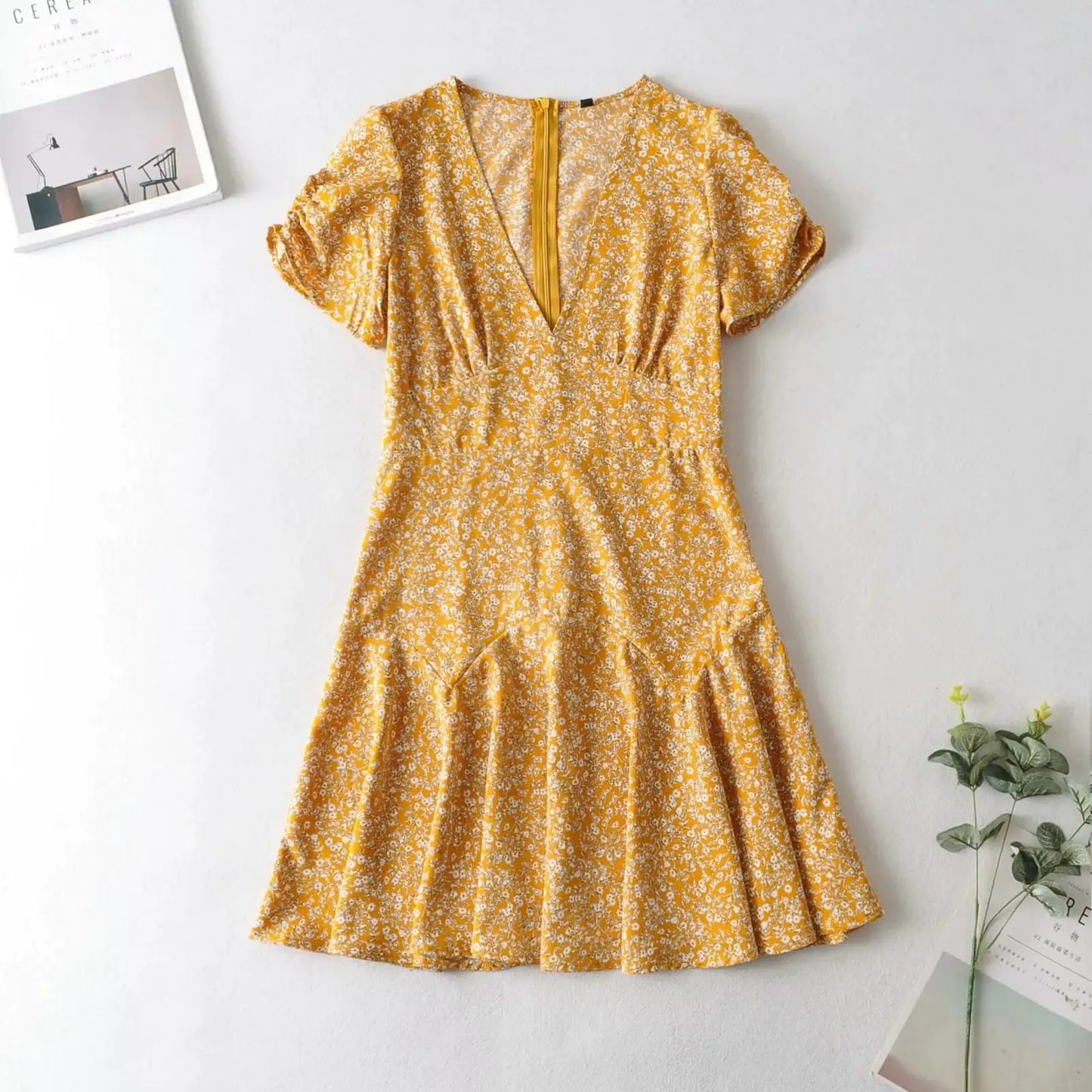 Vestido Corto Floral Chic para un Estilo Sin Esfuerzo