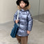 Chaqueta de plumas de longitud media para niños con cuello de piel