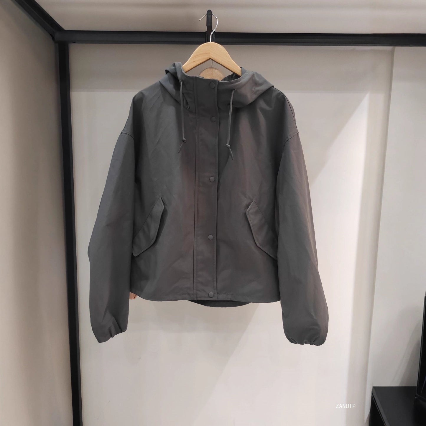 Chaqueta de Mujer con Capucha - Prenda Exterior Versátil