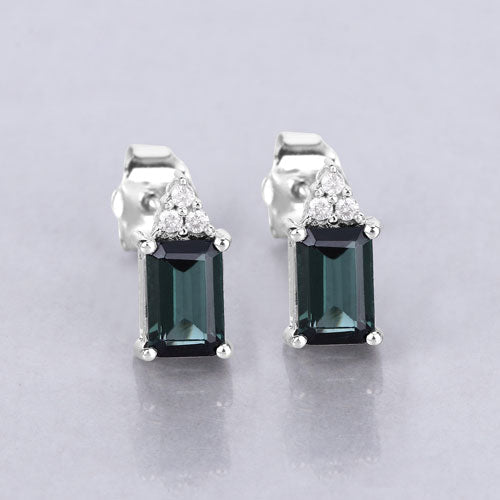 Pendientes de 1.25 quilates de turmalina verde y diamante en oro blanco de 14 quilates