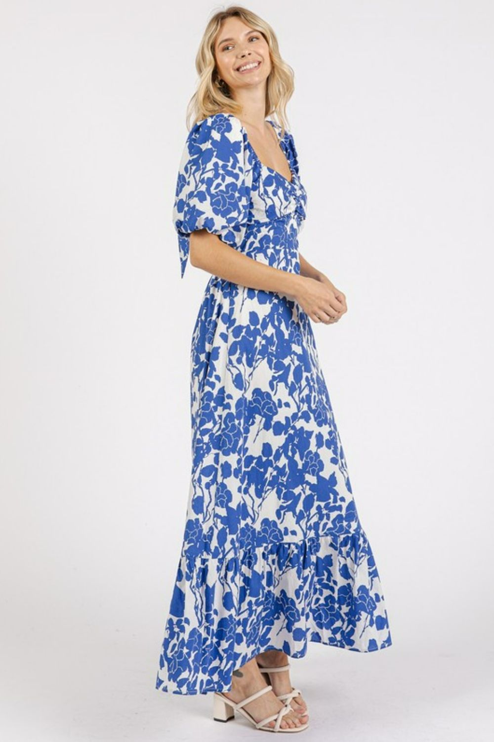 Charming Summer Floral Puff Sleeve Dress with Cutout Back – A Unique Blend of Elegance and Playfulness - Korvel
