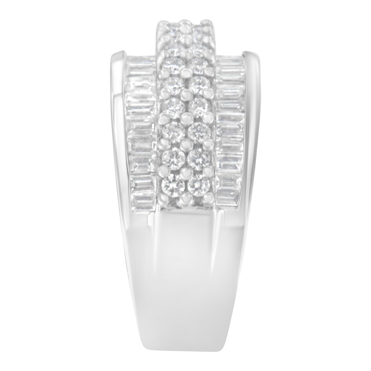 Anillo de Compromiso de Diamantes en Oro Blanco de 14K con Corte Redondo y Baguette