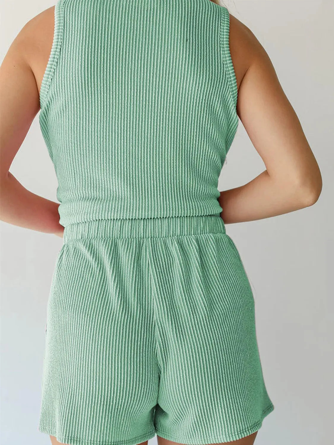 Conjunto de Top Sin Mangas de Cuello Redondo y Pantalones Cortos
