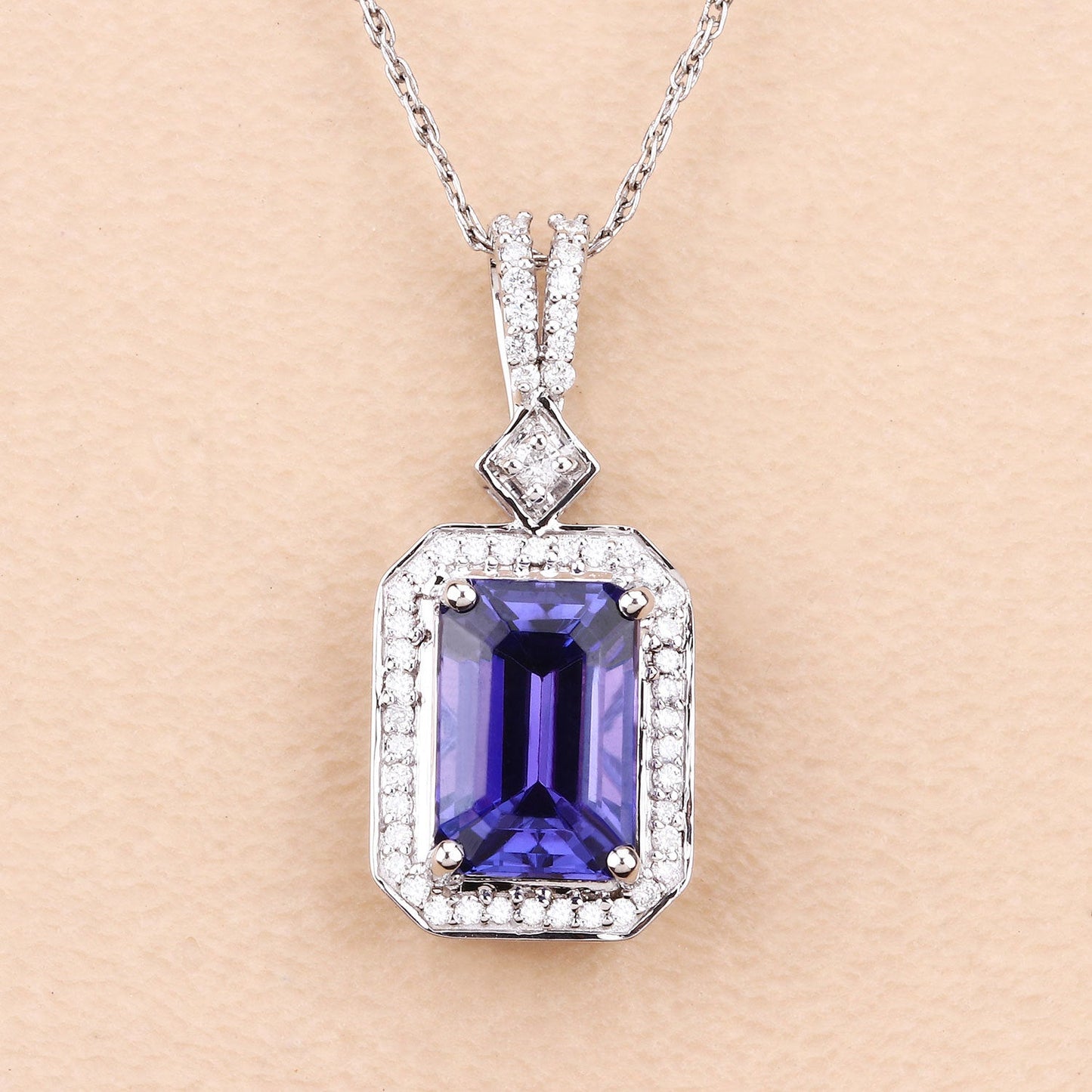 Pendentif en tanzanite véritable de 2,56 carats et diamants blancs en or blanc 14K