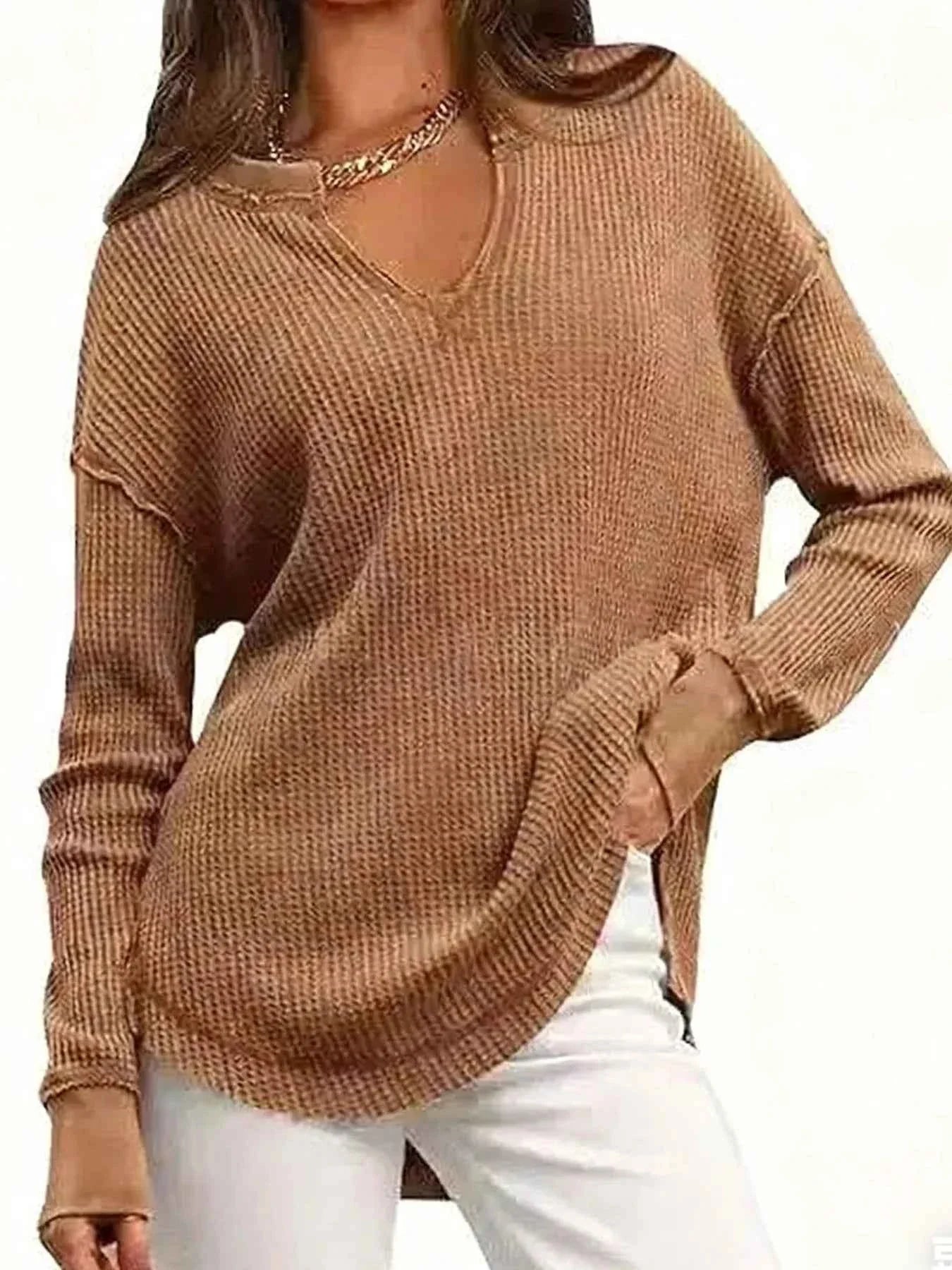 Camiseta de manga larga con corte y escote en V