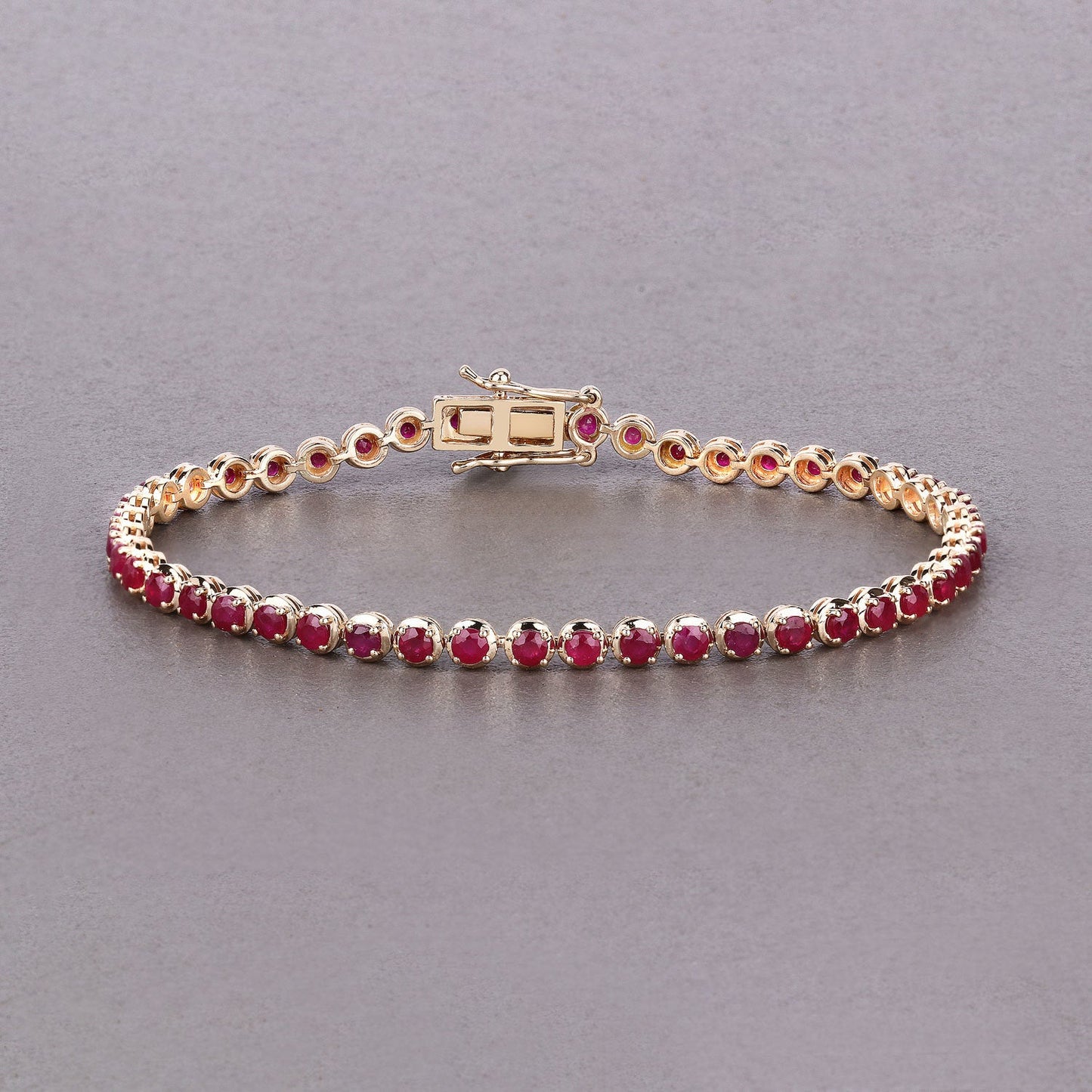 Pulsera de Rubí de Mozambique de 3.13 Quilates en Oro Amarillo de 14K
