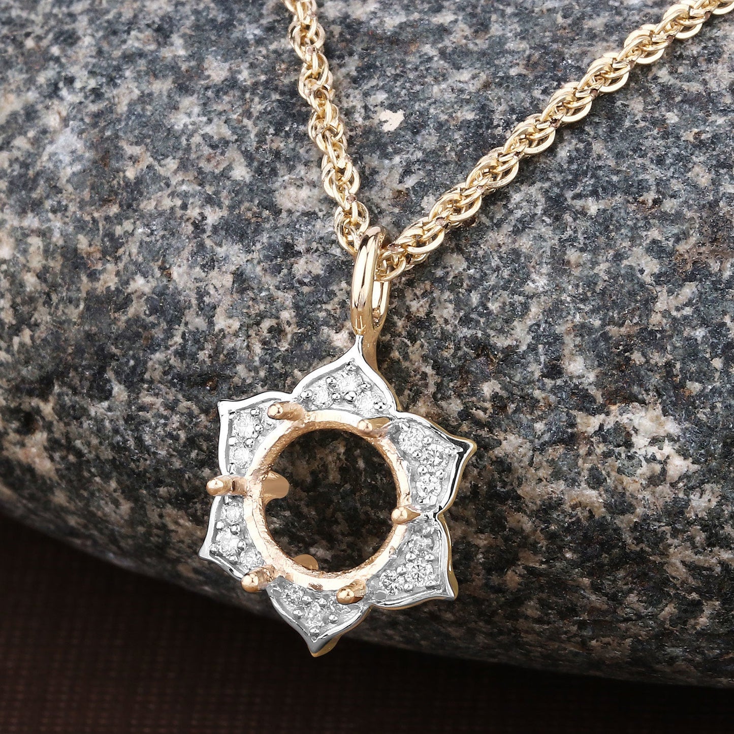 Colgante Semi Montado de Diamante de 0.14 Quilates en Oro Amarillo de 14K