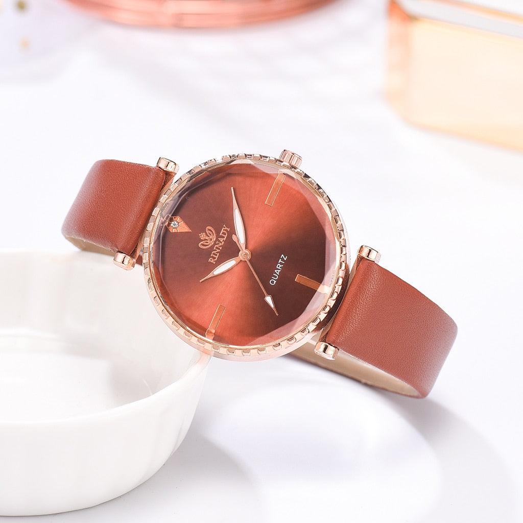 Montre analogique à quartz de luxe pour femmes avec bracelet en cuir élégant