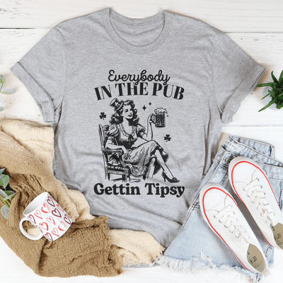 Todo el mundo en el pub se está divirtiendo camiseta
