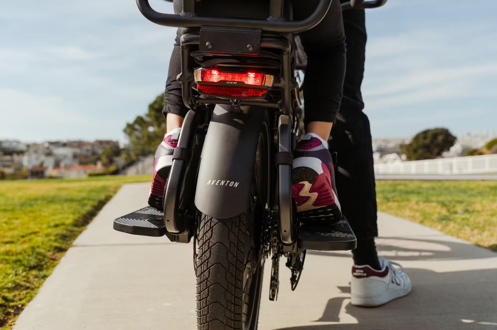 Aventon Abound LR Electric Cargo Bike - Korvel