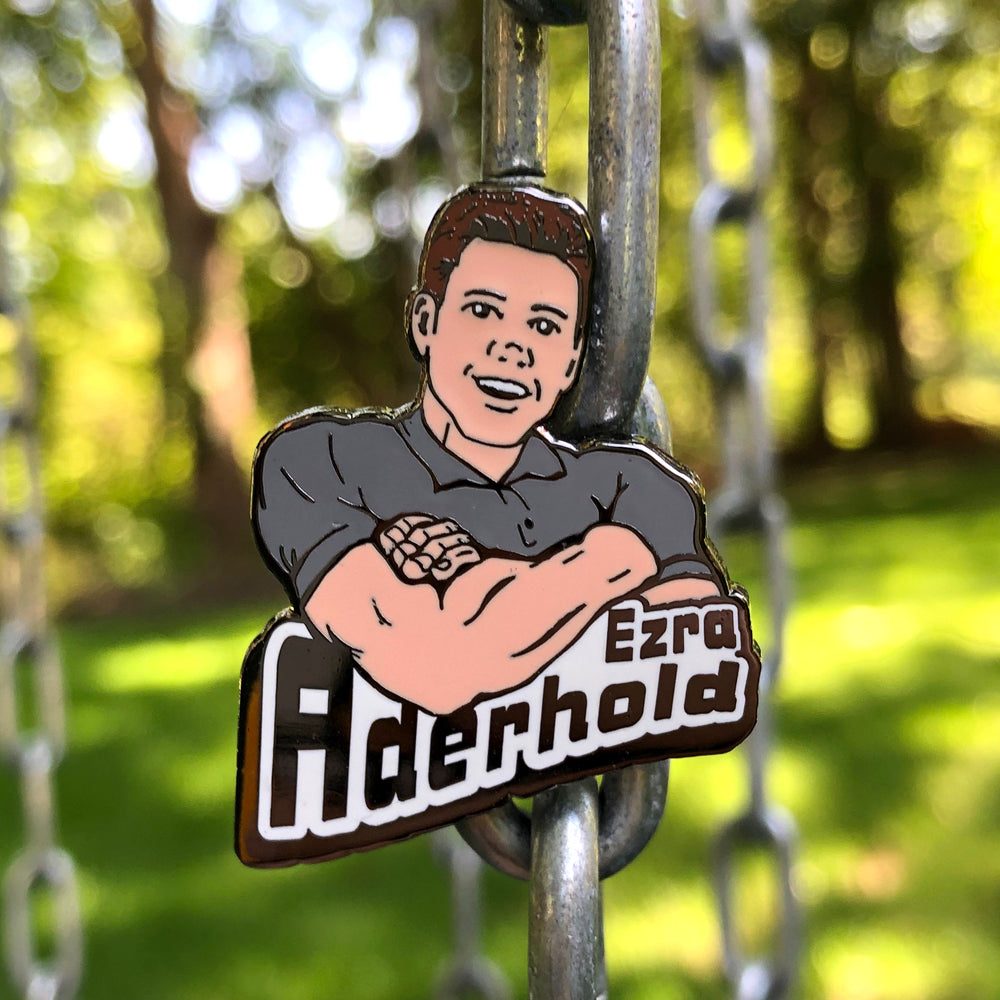 Pin de Disc Golf de Ezra Aderhold - Soporte de Metal Premium