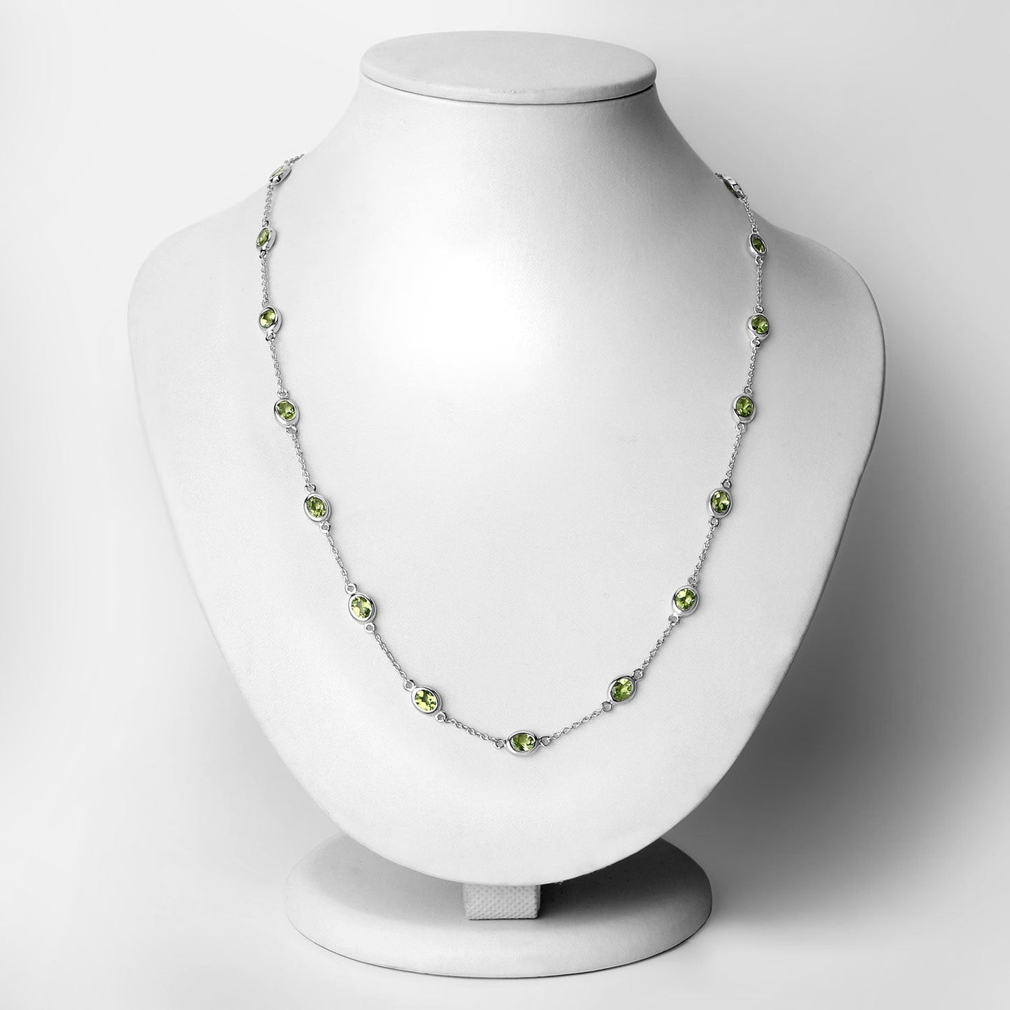 Collar de Peridoto Genuino de 6.30 Quilates en Plata Esterlina
