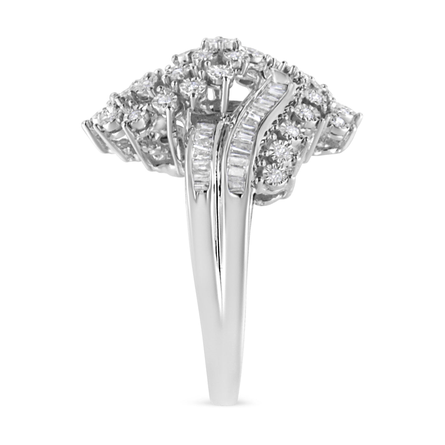 Bague cocktail en or blanc 10K avec diamants ronds et baguette - Taille 7