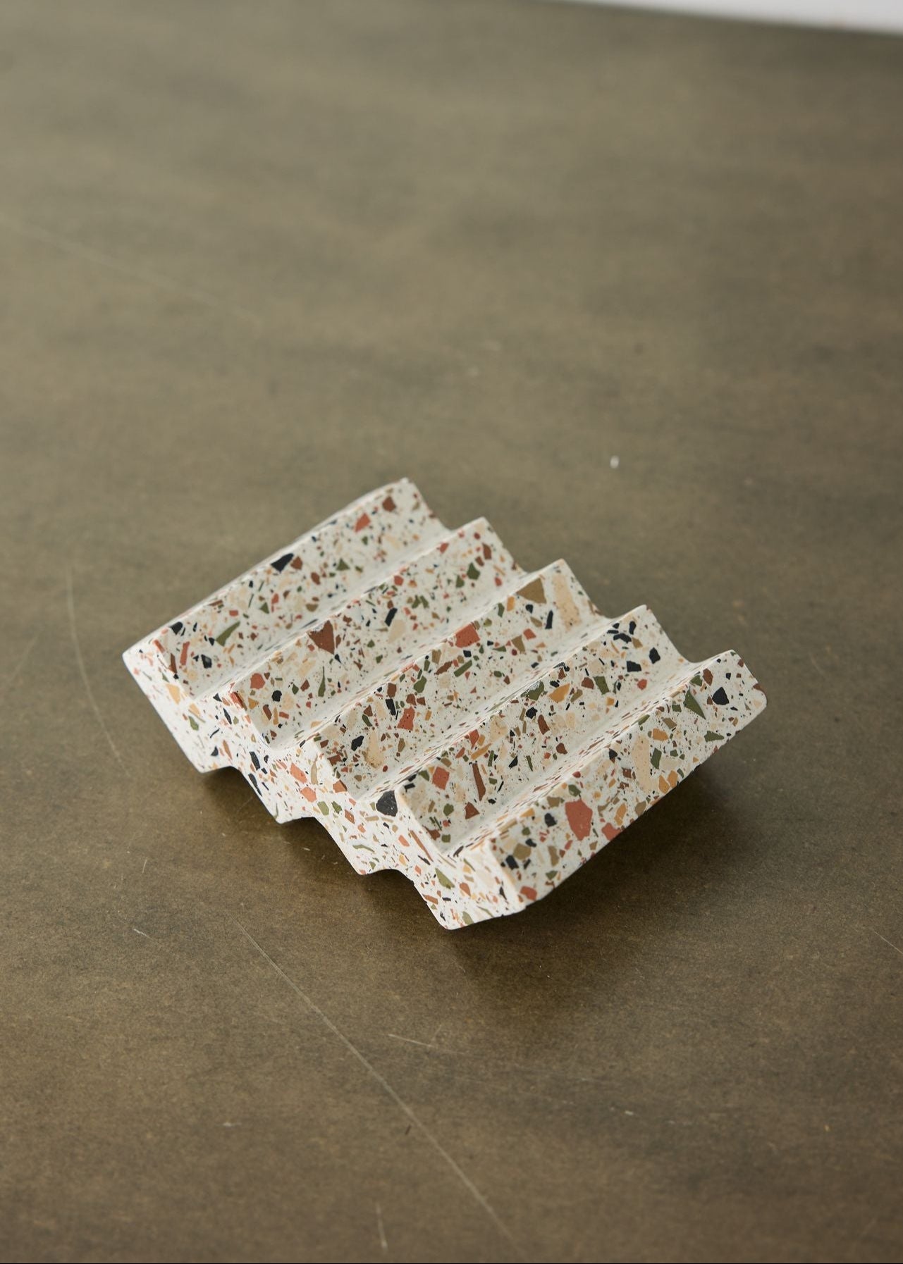 Jabonera de Terrazzo Neutral Zig-Zag