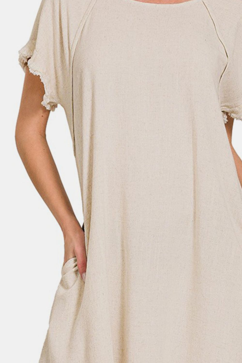 Vestido Flowy de Bajo Alto con Bordes de Flecos y Bolsillos