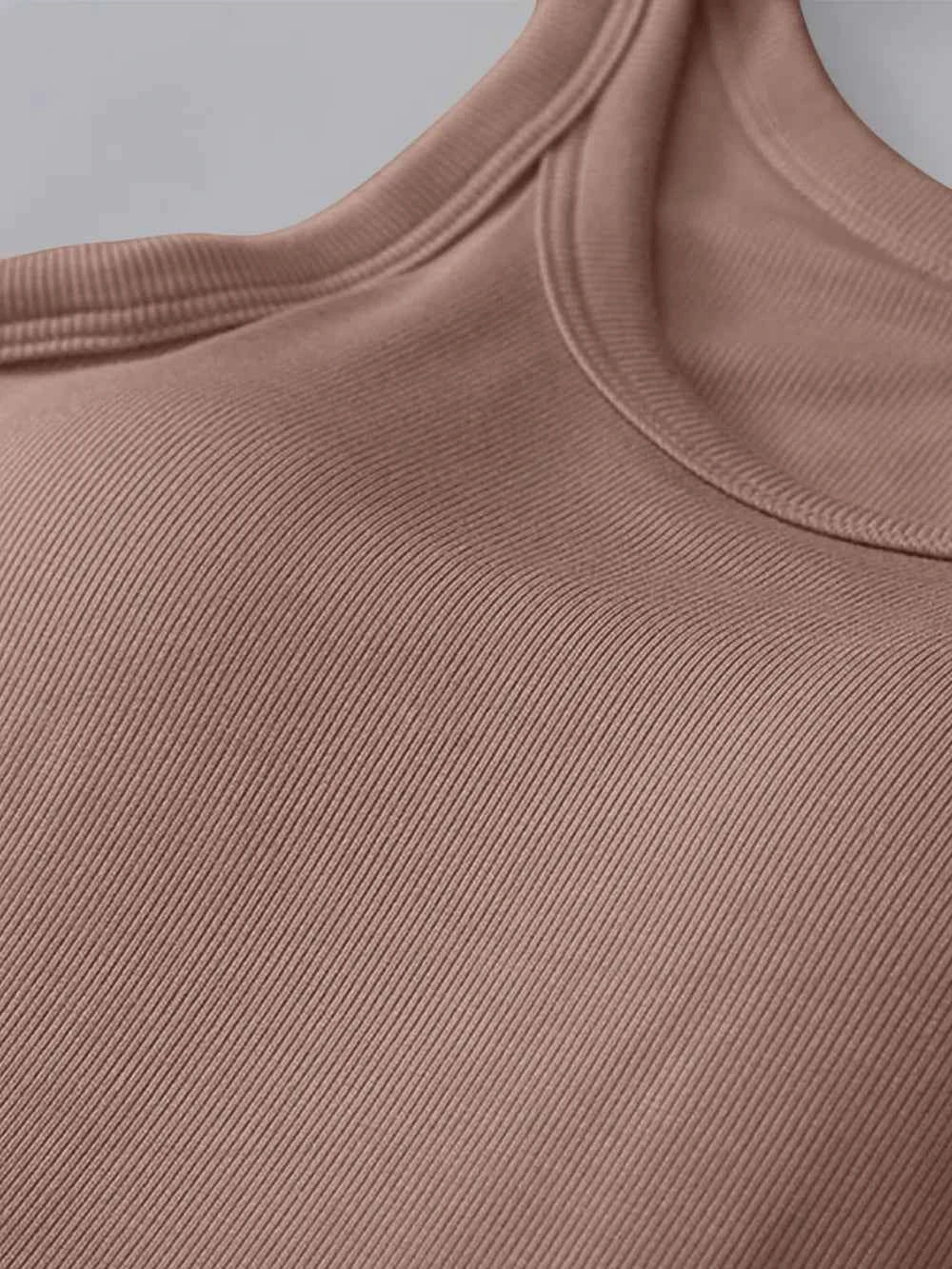 Camiseta Premium de Cuello Redondo con Soporte de Sujetador Integrado