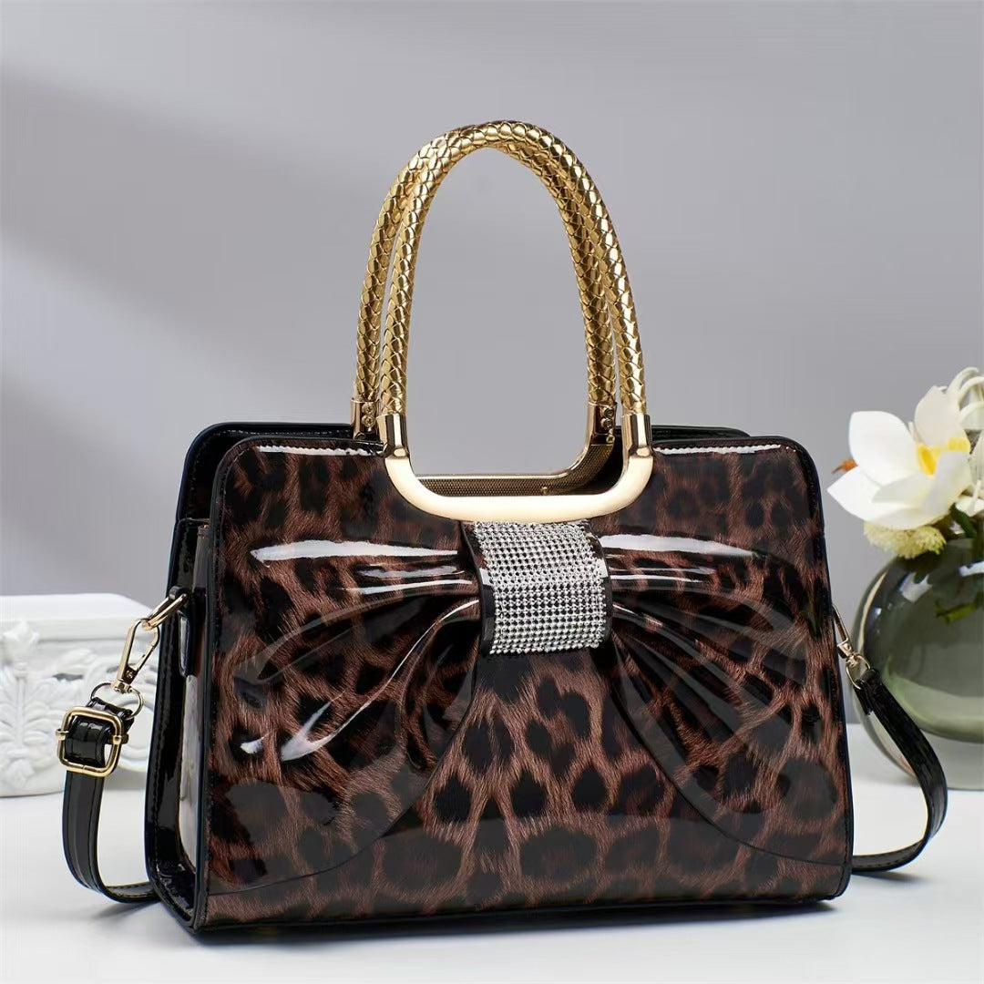 Sac à main chic à imprimé léopard avec embellissements en pierres chaudes