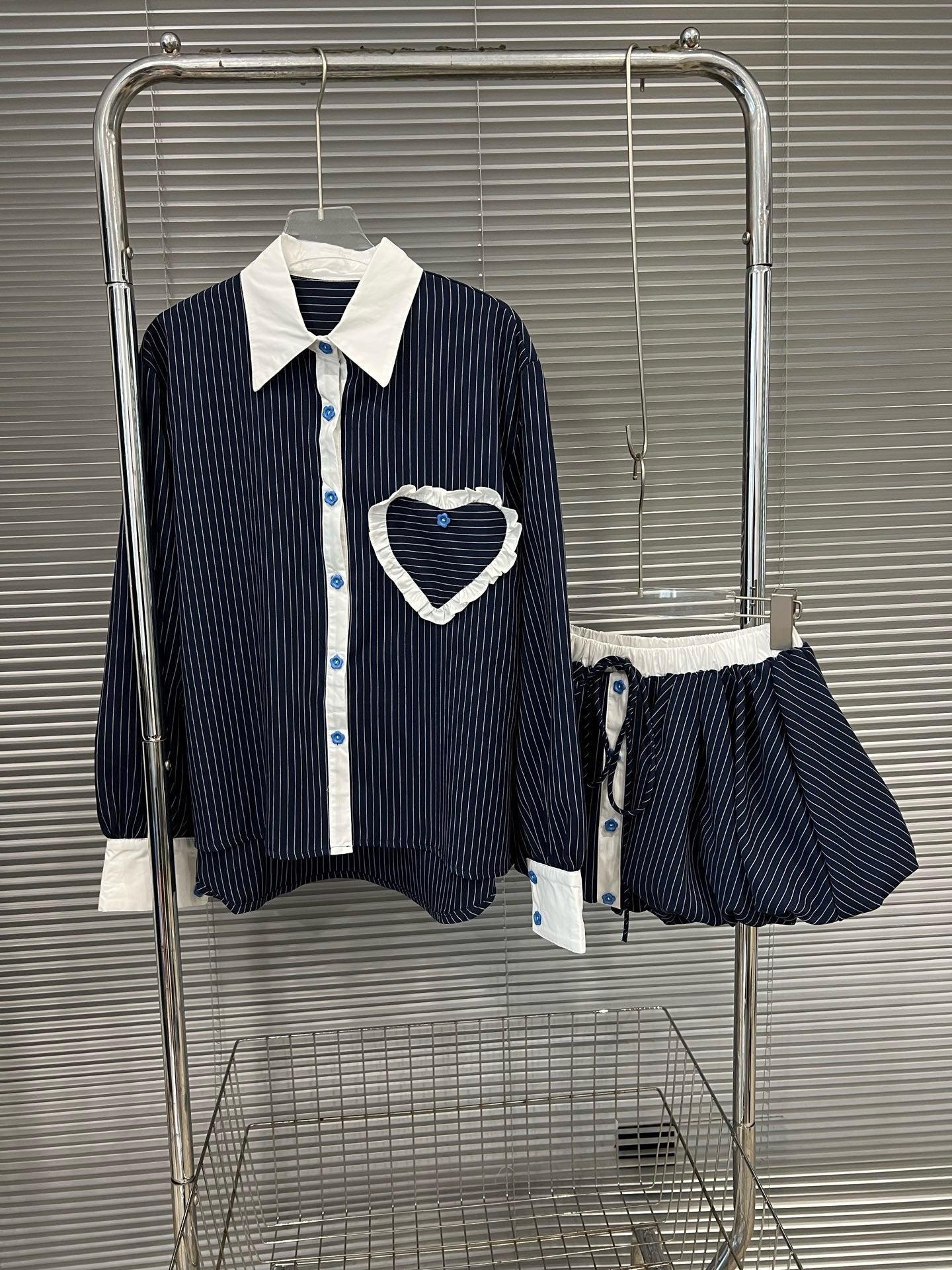 Fashion contrasting polo collar heart striped shirt top women's spring floral bud fluffy half skirt two-piece set - Korvel