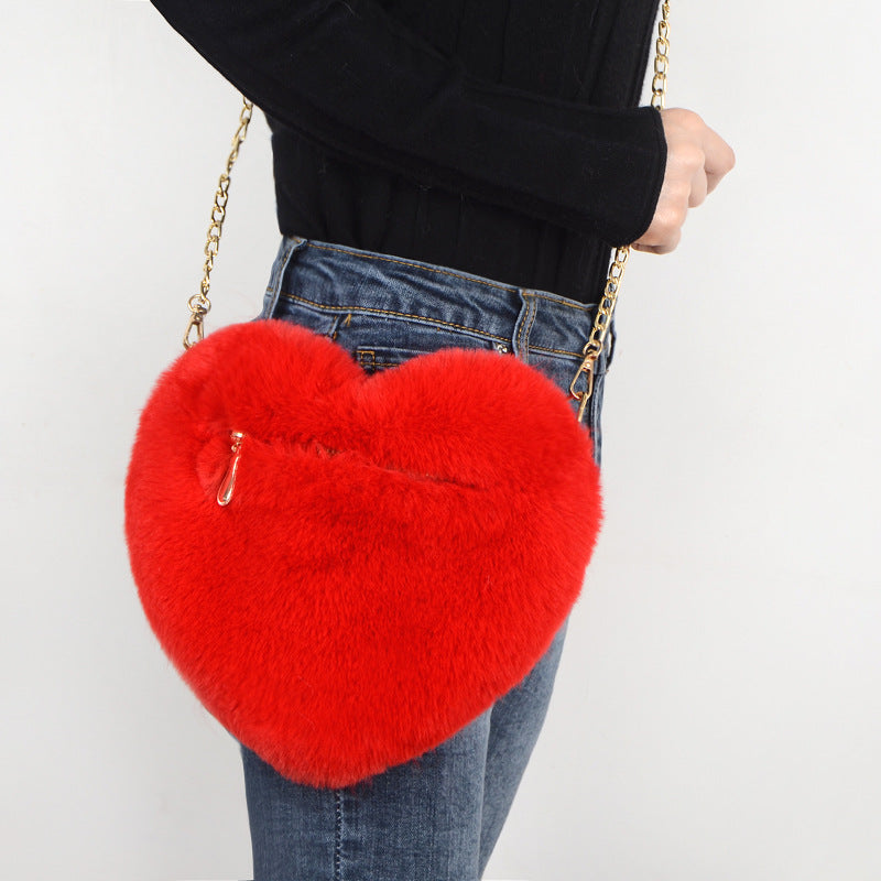Bolso de Hombro con Corazón en Melocotón Chic con Cadena