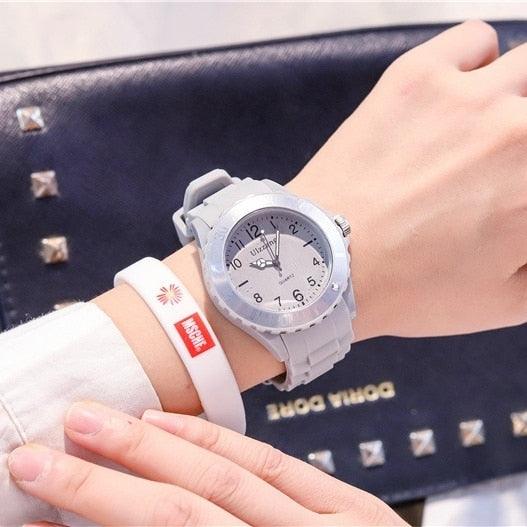 Montre à Quartz en Silicone pour Femmes - Décontractée et Sportive