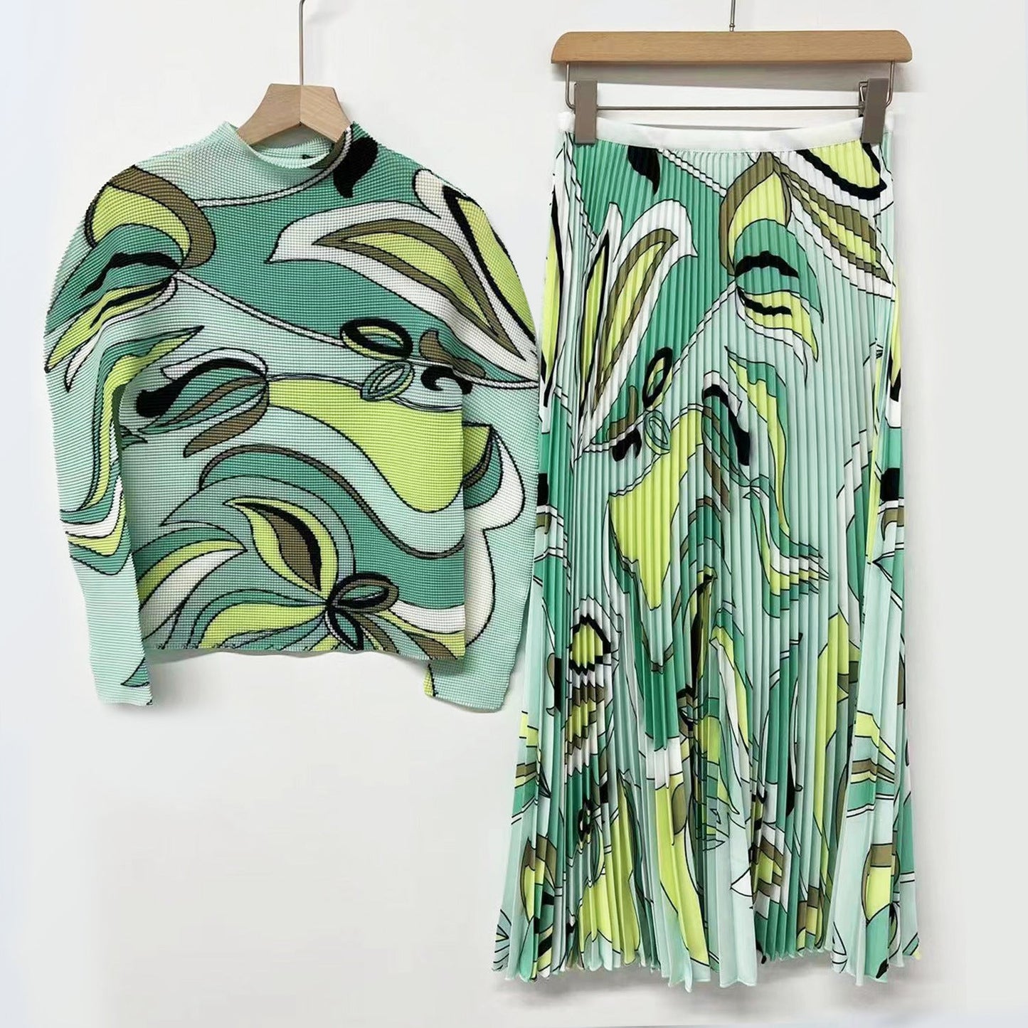 Elegant Women's Pleated Two-Piece Fashion Suit