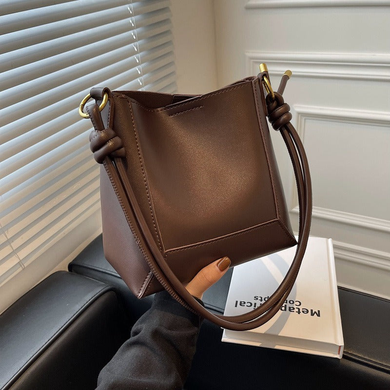 Fashionable Large Capacity Simple One Shoulder Crossbody Bag Retro Texture Bucket Bag Women's Bag - Korvel