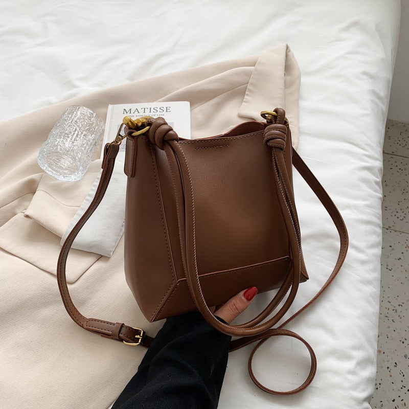 Fashionable Large Capacity Simple One Shoulder Crossbody Bag Retro Texture Bucket Bag Women's Bag - Korvel