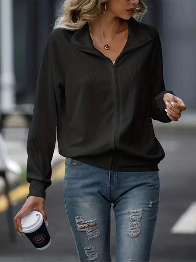 Chaqueta blanca con cremallera y cuello para mujer versátil