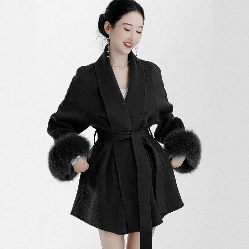 Manteau court en cachemire double face en fourrure de renard noir élégant pour femmes