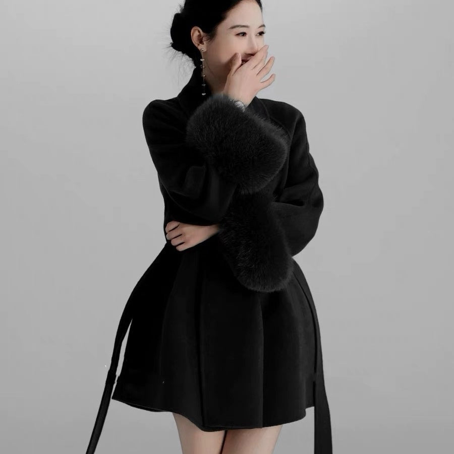 Manteau court en cachemire double face en fourrure de renard noir élégant pour femmes