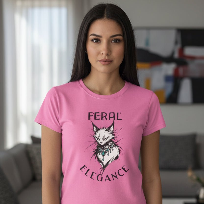 T-shirt graphique Feral Elegance pour femmes – Design de chat de luxe sauvage