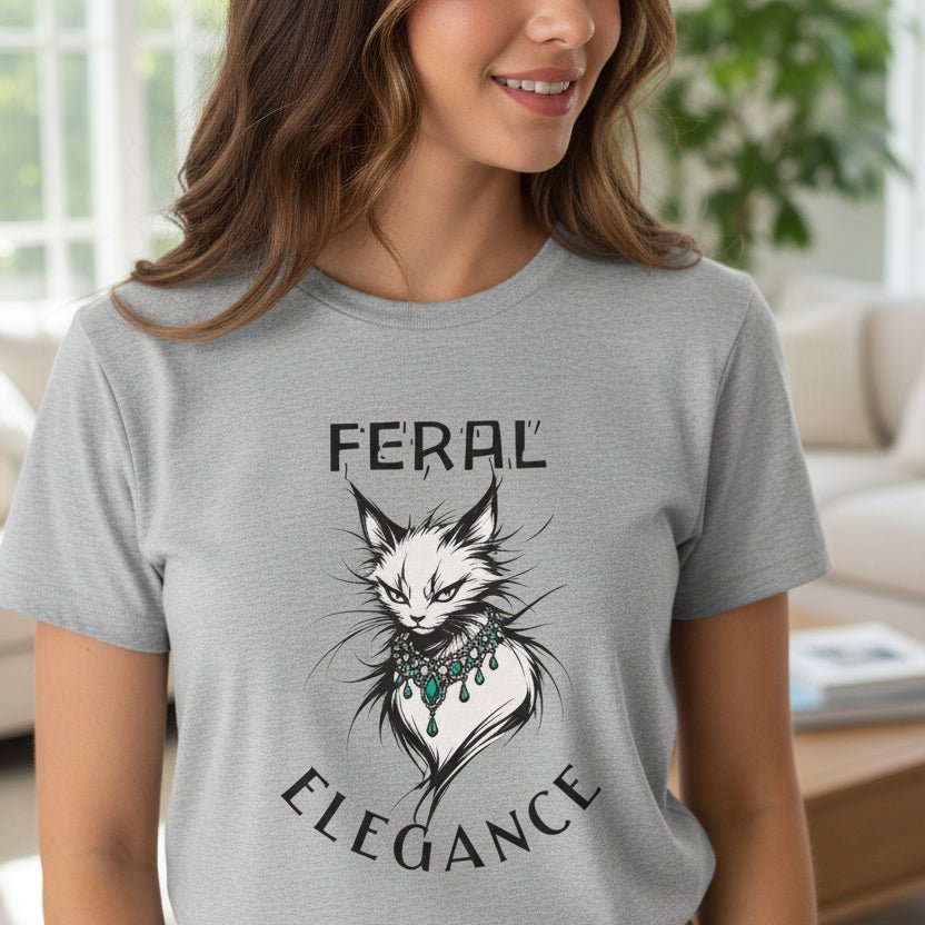 T-shirt graphique Feral Elegance pour femmes – Design de chat de luxe sauvage