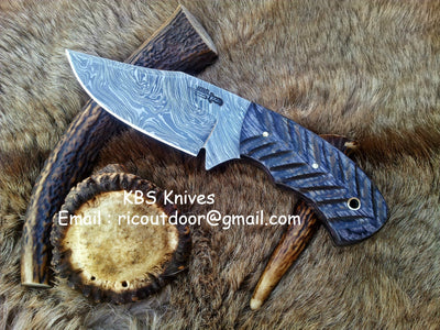 Premium Damascus Steel Deer Skinning Knife with Exotic Pakka Wood Handle – 8.5 Inch Hunting Tool - Korvel