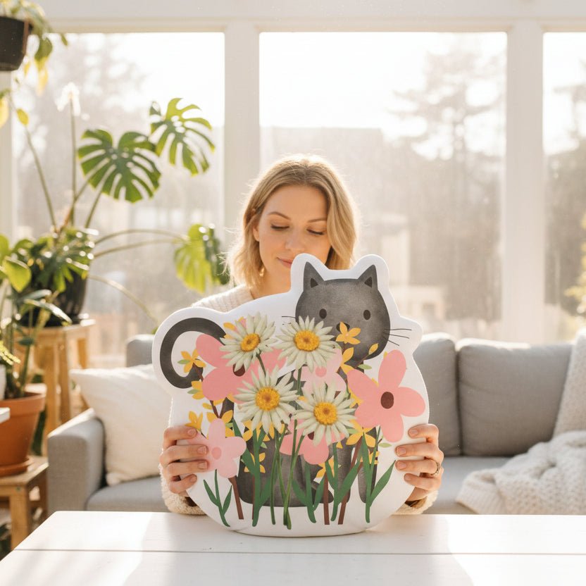Coussin Chat Floral - Apparence Douce, Opinions Fortes
