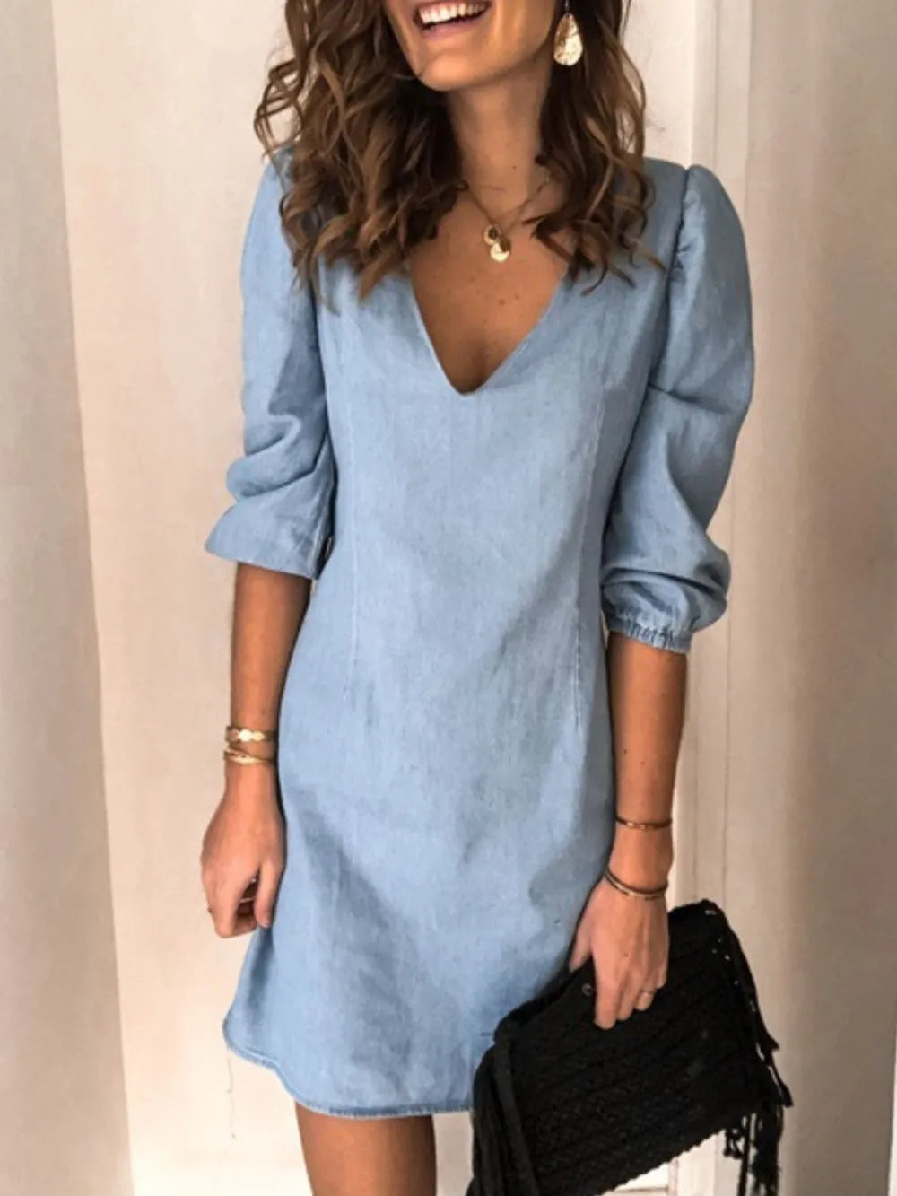 Robe midi élégante à col en V et manches mi-longues