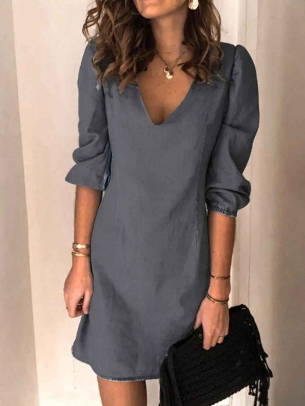 Robe midi élégante à col en V et manches mi-longues