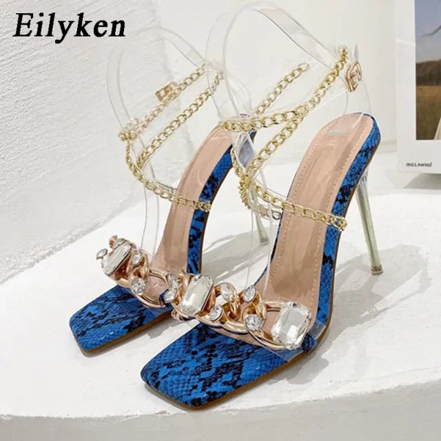 Tacones Transparentes con Cadena de Cristal