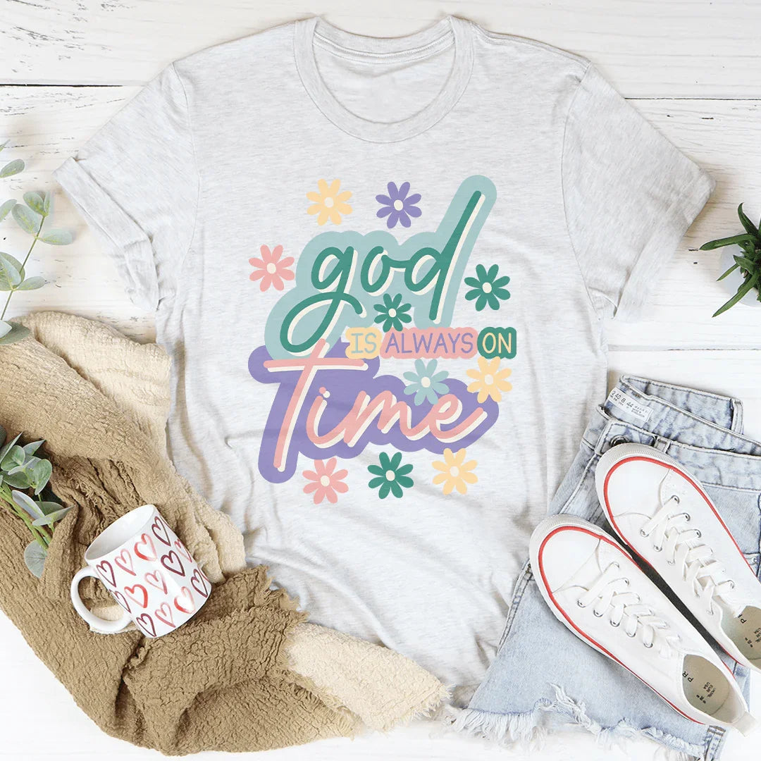 La camiseta Dios Siempre Está a Tiempo