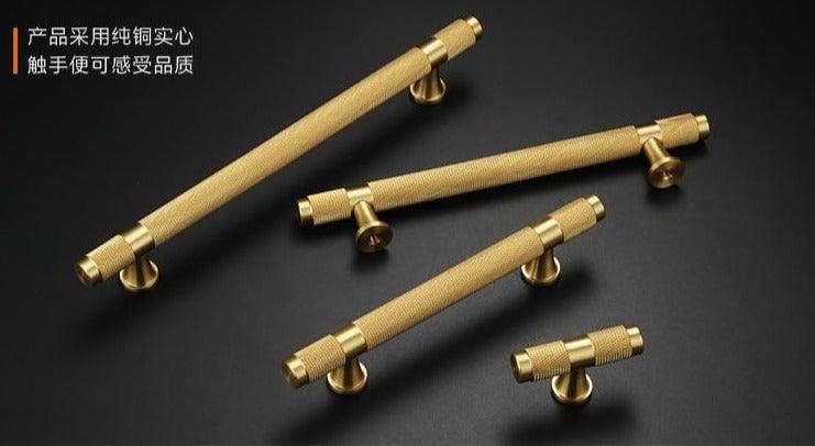 Poignées de cabinet et tirages en laiton brossé à texture cannelée