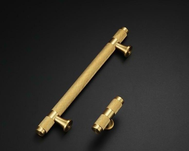 Poignées de cabinet et tirages en laiton brossé à texture cannelée