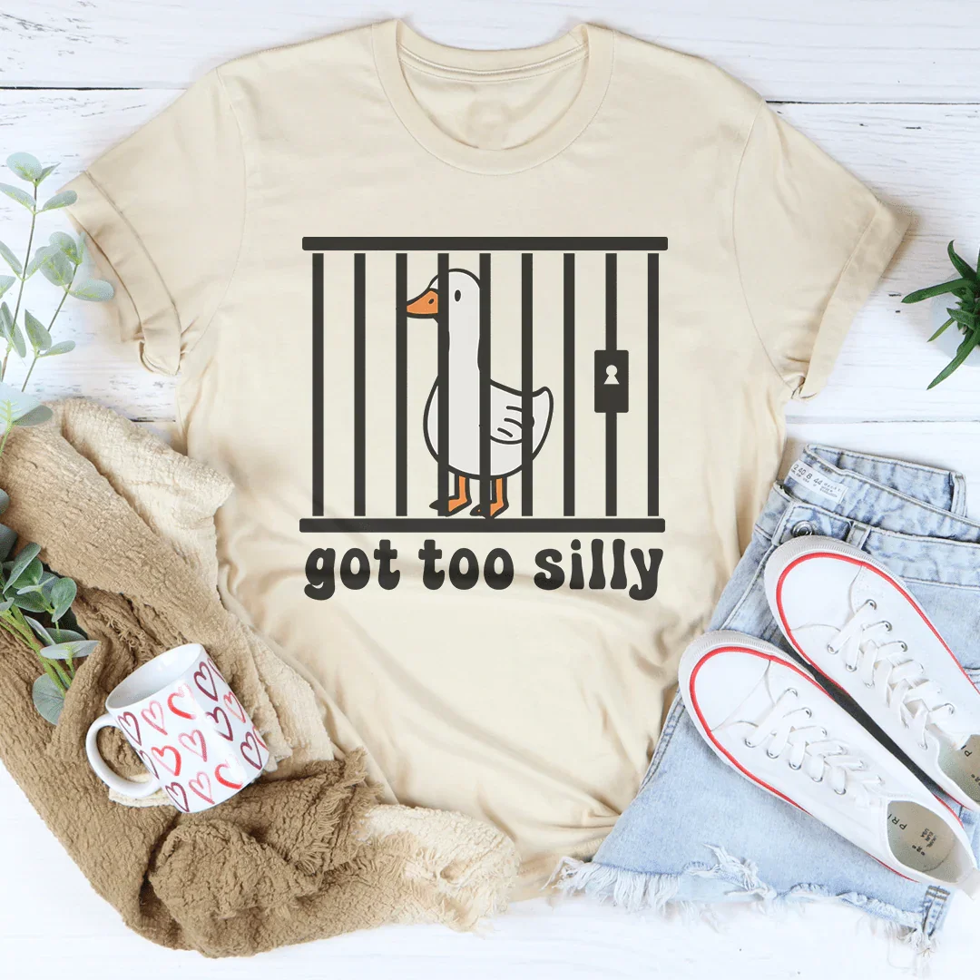 Camiseta "Goth Too Silly"