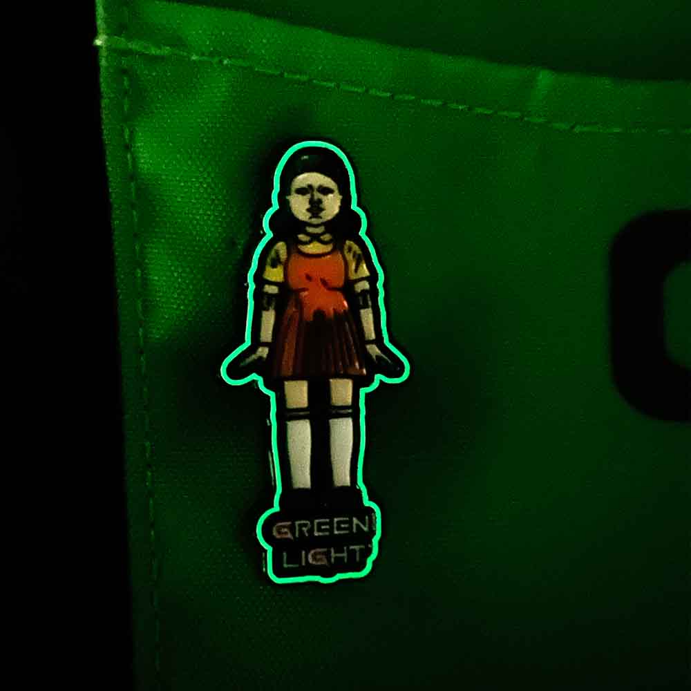 Pin de Chica de Luz Verde - Mariposa con Bordes Brillantes