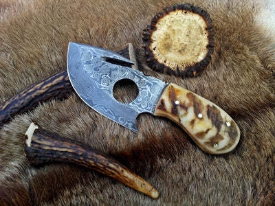 Exquisite Damascus Steel Gut Hook Skinning Knife – 7.5 Inch with Premium Sheep Horn Handle - Korvel
