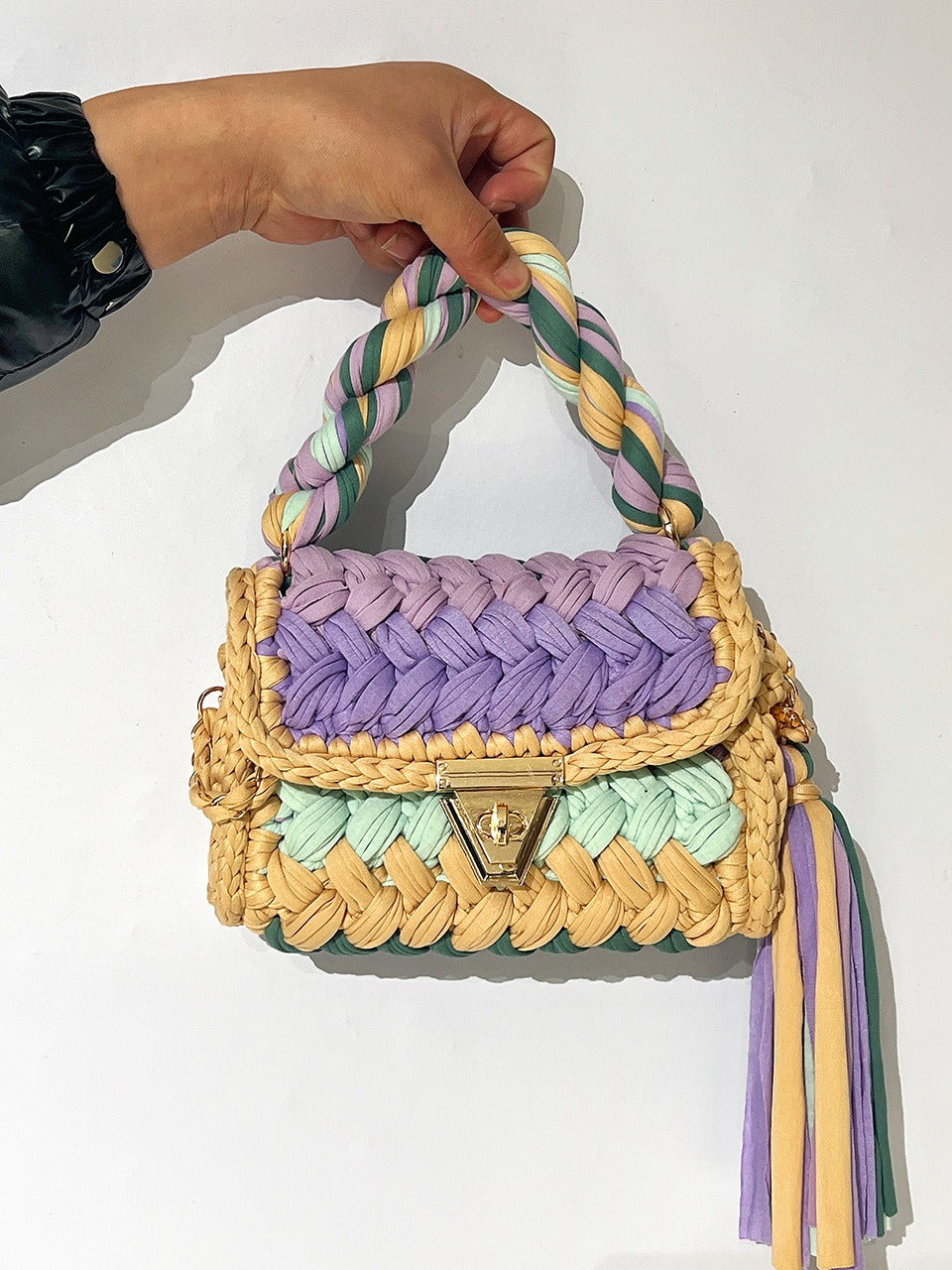 Sac à bandoulière en crochet tissé à la main avec des franges