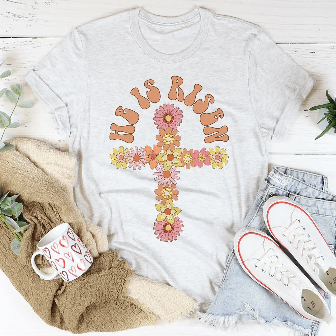 Camiseta cruzada floral "Él ha resucitado"