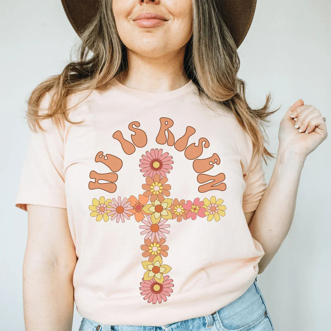 Camiseta cruzada floral "Él ha resucitado"